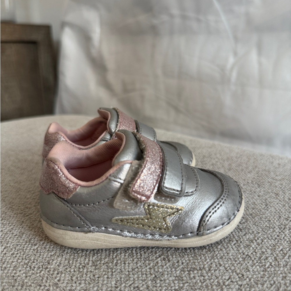 Stride Rite Silver and Pink Star Sneakers